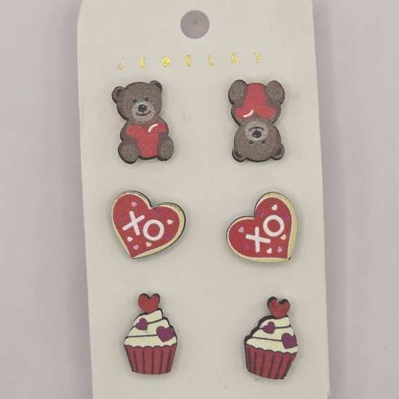 3 Pairs of Wood Post Earring Cupcakes, Hearts, And Bears - Picture 2 of 2